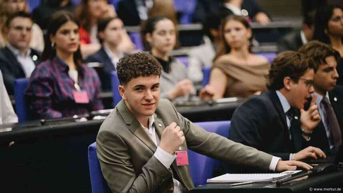 „Hat schon einen Beigeschmack“: AfD-Eklat bei Schüler-Planspiel – Teilnehmer postet rechtsextremes Zeichen