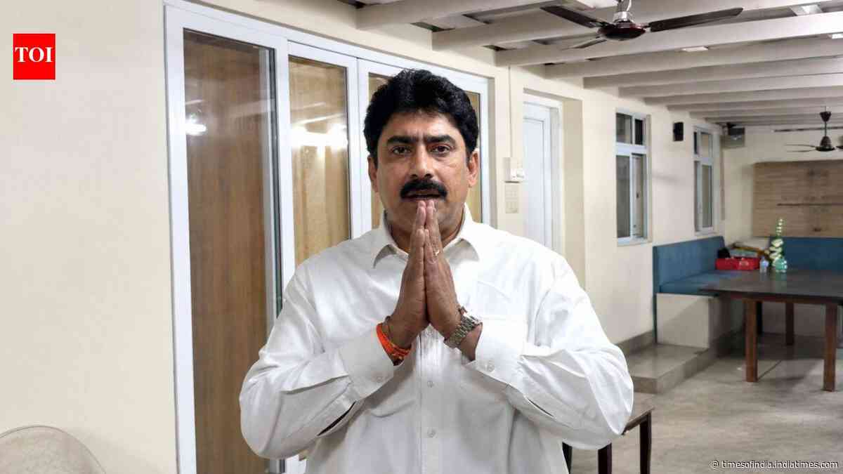 'Situation escalated': Hours after threatening journalists, Shiv Sena MP Sanjay Dina Patil apologises