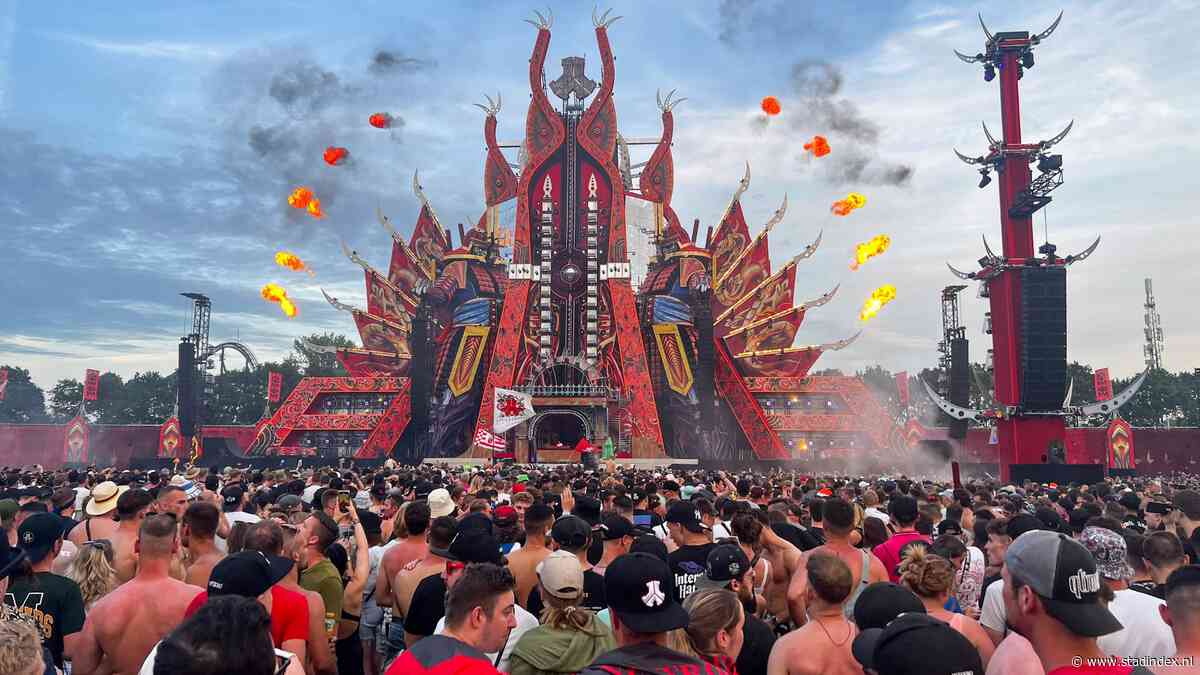 Eerste bezoekers met weekendticket arriveren bij Defqon.1: "Gewoon iets rustiger aan doen"