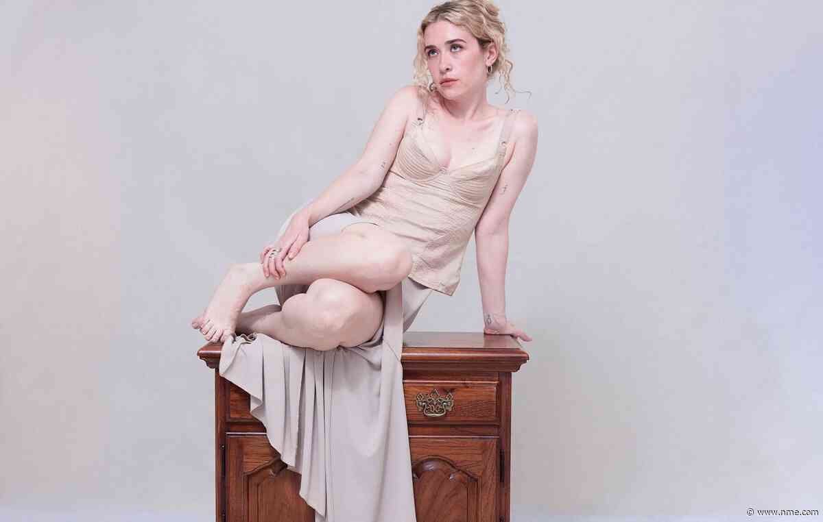 Blondshell announces “hard-hitting” new album ‘Violins’ with anthemic title track