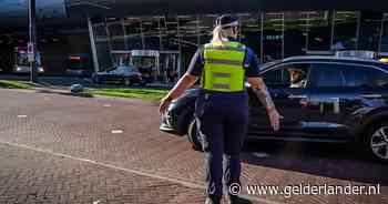 Taxicontroles rond optredens Bad Bunny leveren boetes en chauffeur zonder rijbewijs op