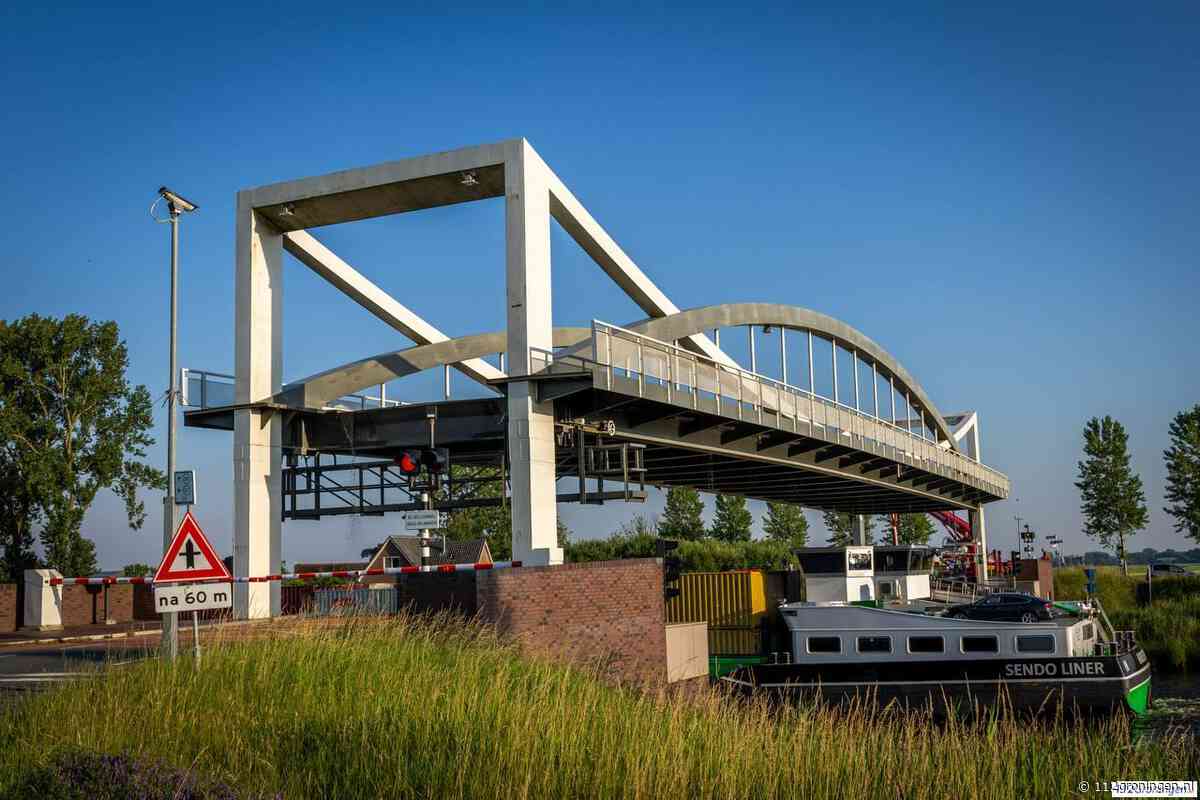 Brug bij Dorkwerd is weer in gebruik gesteld