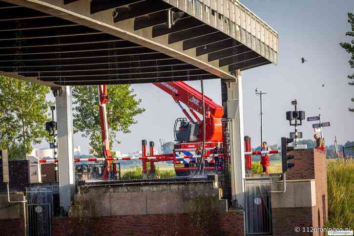 Groningen en bruggen ! Brug Dorkwerd weer in storing, brandweer koelt (update)