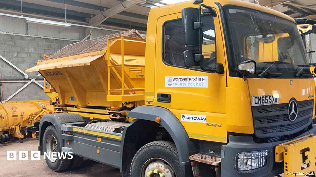 Why gritters are being deployed in hot weather
