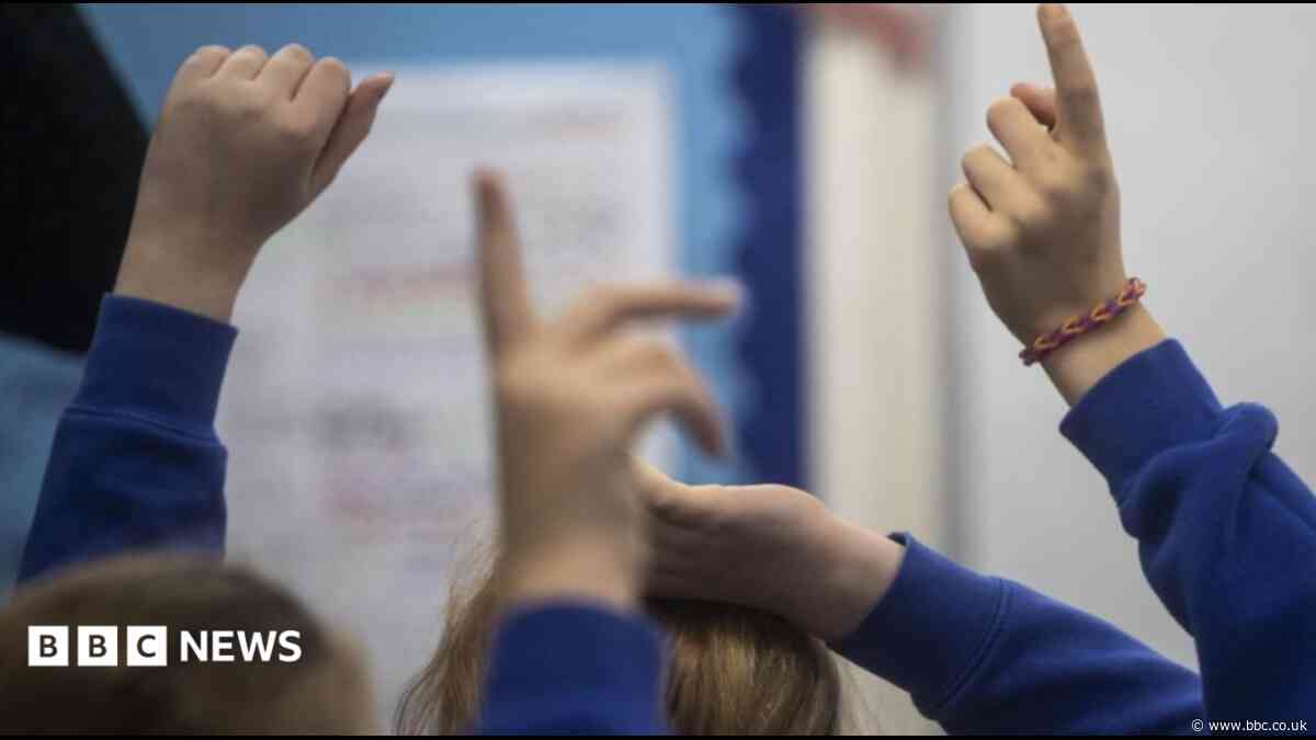 Hot weather forces school closures in Herefordshire and Worcestershire