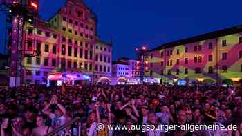 Voller Rathausplatz: Beliebtes Public Viewing bei den Augsburger Sommernächten