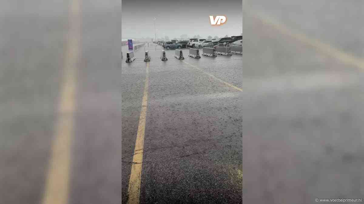 Beelden vanuit Kansas City: hevige regenval en storm, Oranje in de wachtkamer