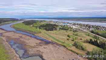3 dead in plane crash near Fort Simpson, N.W.T. fire officials confirm