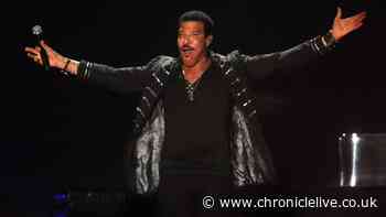 Health fears for Lionel Ritchie after star gets 'dizzy' and walks off stage