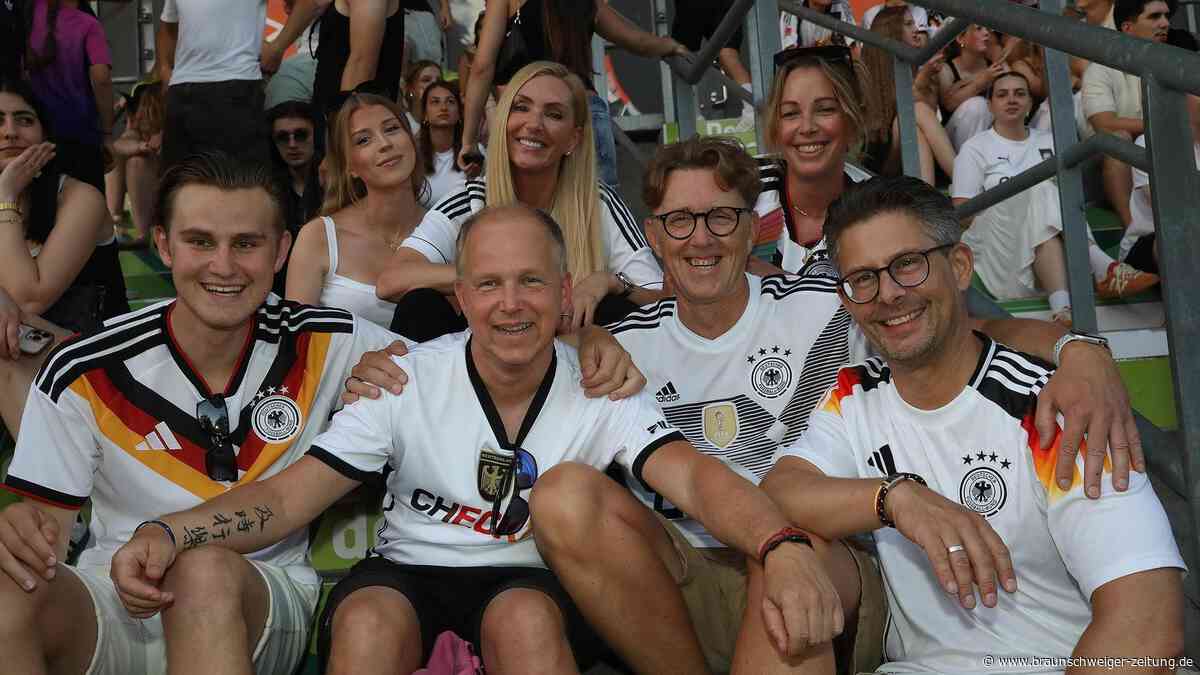 20 erste Fotos: So erlebt Wolfsburg das letzte deutsche WM-Gruppenspiel