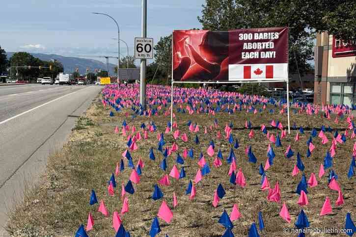 Kelowna Right to Life protests abortions, while pro-choice group begins ad campaign