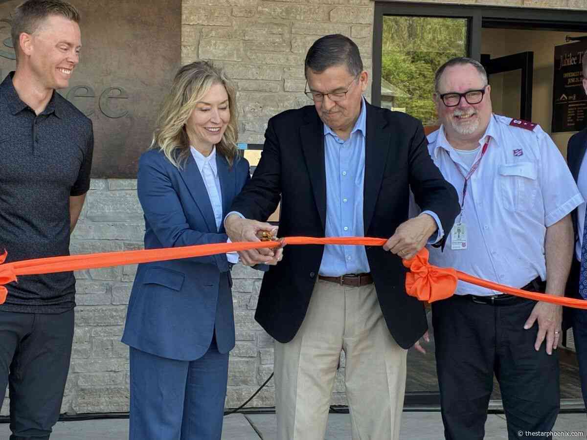 'A win for everyone': Ribbon cut at Saskatoon's newest affordable seniors residence