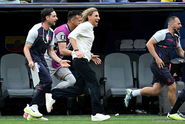📸 Fans wanted him gone! Ecuador boss now gets huge cheers