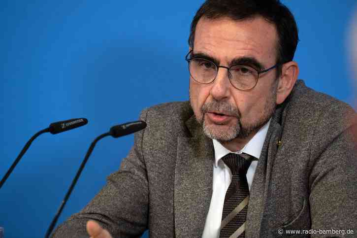 Holetschek will schwedisches Modell für Pflegekassen
