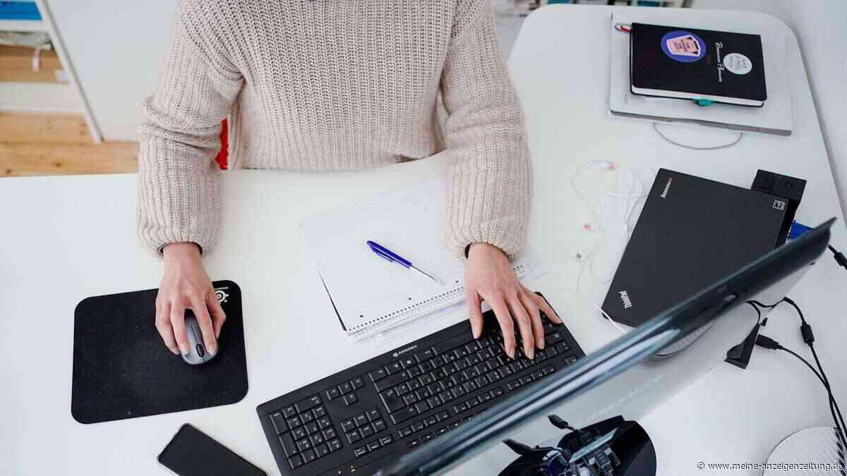 Fünf Minuten Gehen mindern Müdigkeit am Schreibtisch