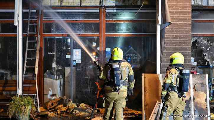 Brand verwoest horecazaak in Goirle, tientallen appartementen ontruimd