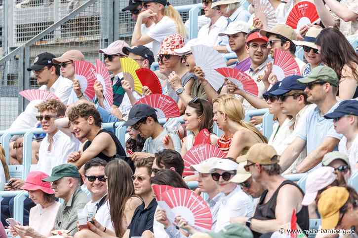 Faltbare Fächer feiern Sommer-Comeback