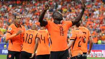 Dutch roll in the rain to victory over Tunisia to top World Cup Group F