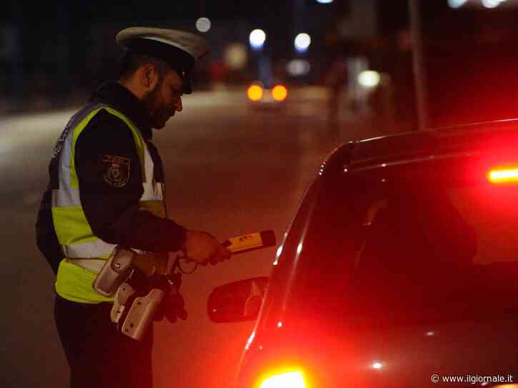 Ubriaco investe a Milano un motociclista e un pedone e scappa: arrestato