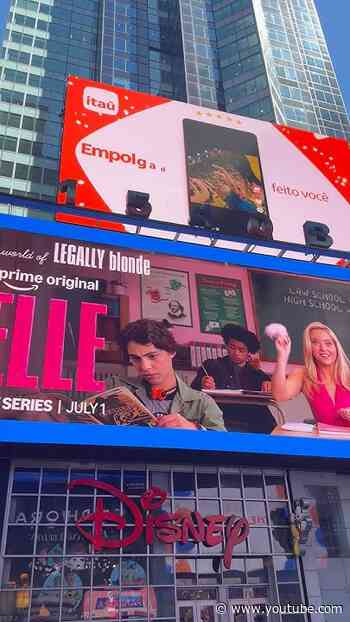 Time Square’s ready for @PrimeVideo’s new series Elle premiering on July 1st 🩷✈️ #LegallyBlonde