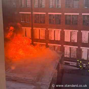 Peckham fire: Huge fire rips through department store in south-east London