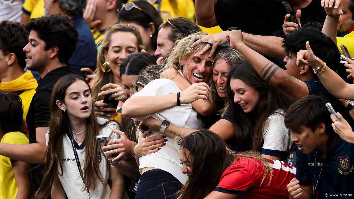"Weltmacht besiegt": Emotionaler Trainer verwandelt sich nach DFB-Coup in Feierbiest