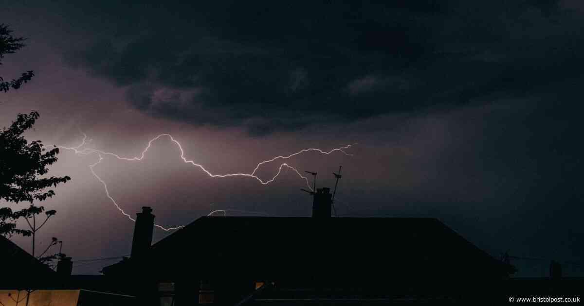 Amazing pictures capture lightning storm over Bristol