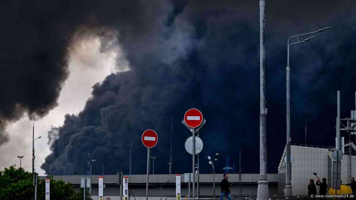 Ukraine-Krieg aktuell: Massive Drohnenangriffe auf Moskau – Selenskyj will Russland „zum Frieden zwingen“