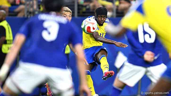 'That's come out of nowhere!' Elanga secures Sweden last-32 spot