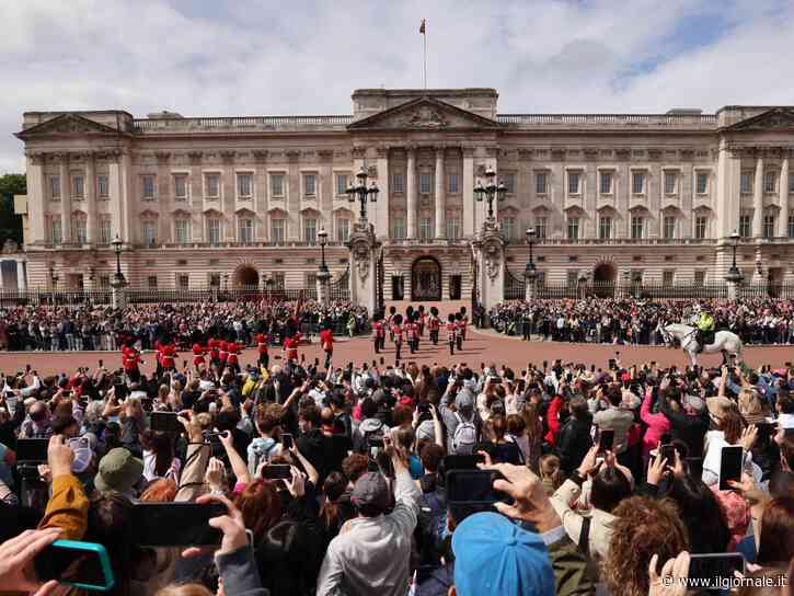 Re Carlo, la decisione storica: via da Buckingham Palace, non sarà più la sua residenza. Ecco dove andrà a vivere
