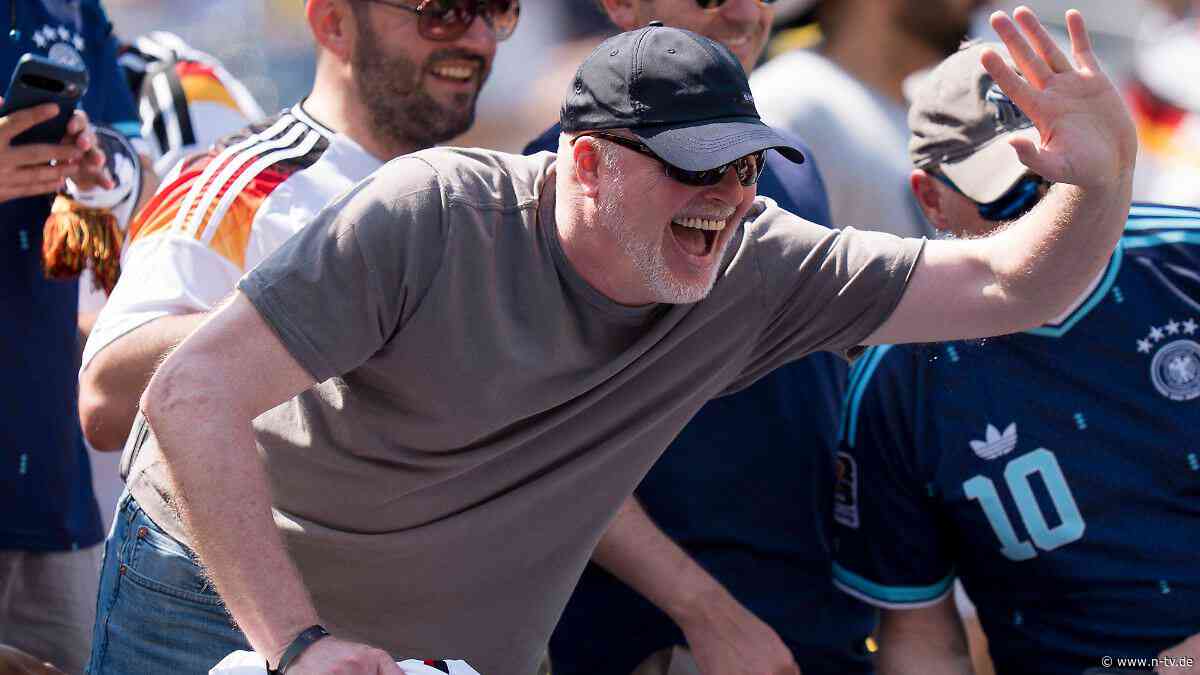 DFB-Pleite gegen Ecuador: Stefan Raab und Tom Kaulitz fiebern im Stadion mit