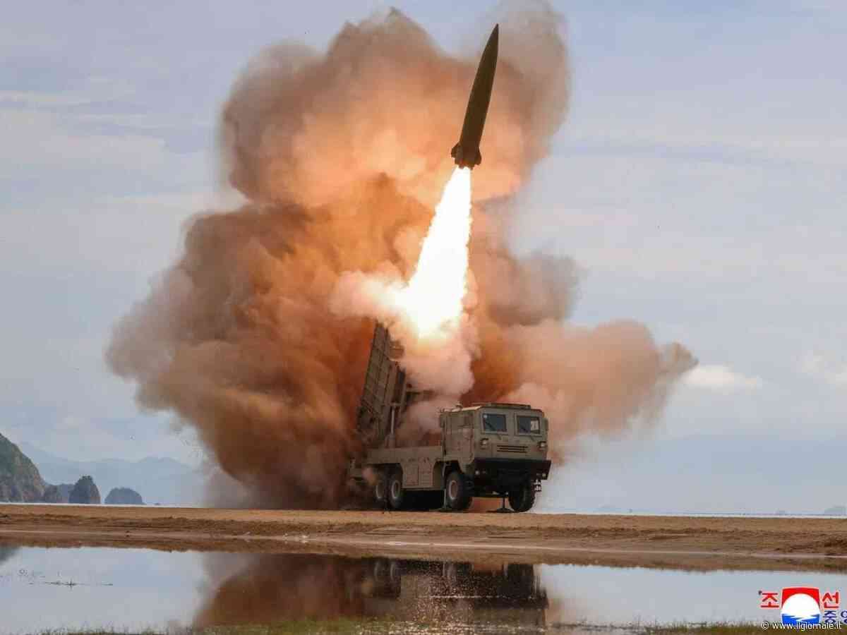 Lanciarazzi multipli e nuovi missili: cosa sappiamo del super test di Kim