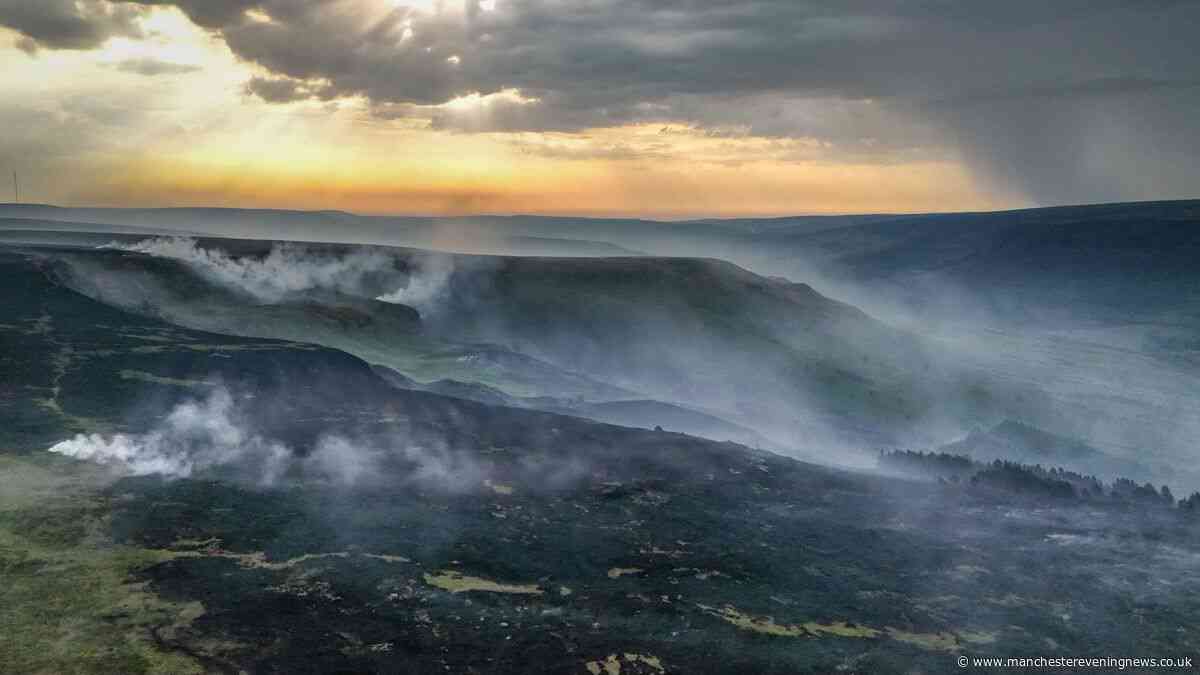 Tintwistle moor fire LIVE as new update issued as emergency crews battle 200 hectare wildfire