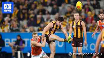 Live: Giants hanging in there against Hawks at the MCG
