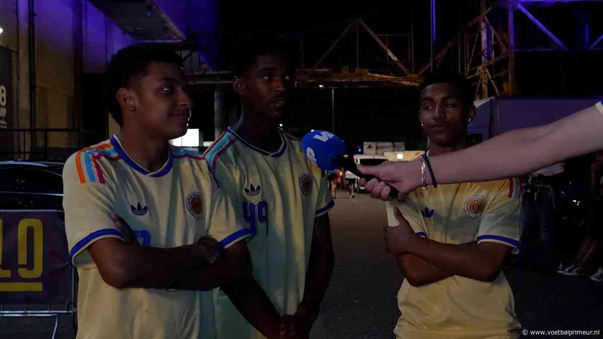 Curaçao-fans zetten Advocaat op troon na uitschakeling: 'Door hem één familie'
