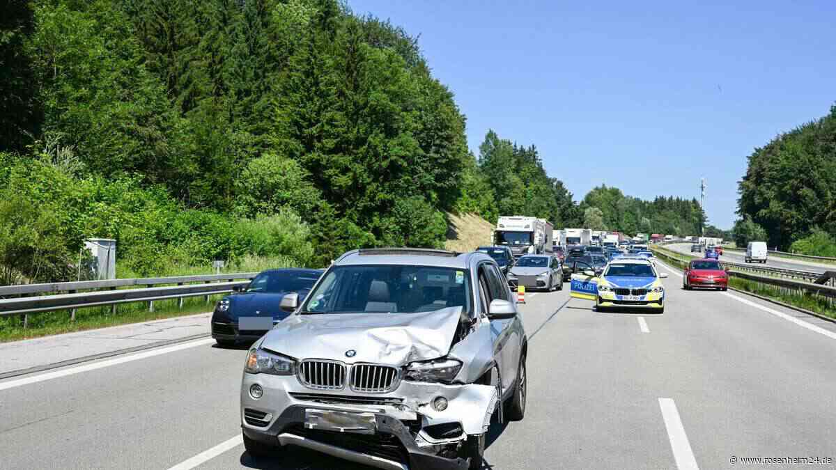 Unfall auf der A8 Richtung Salzburg: Verkehrsbehinderungen pünktlich zum Wochenende