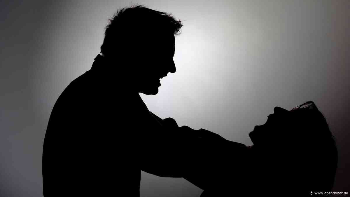 „Damit alle sehen können, wie sie ausblutet“ – Frauen-Peiniger (45) vor Gericht
