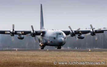 Defensie oefent met Hercules C-130 op Groningen Airport Eelde
