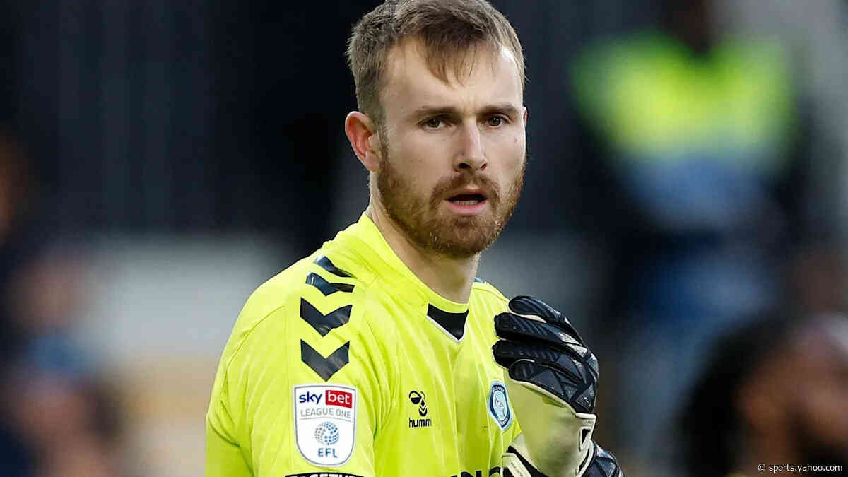 Salford bring in goalkeeper Norris