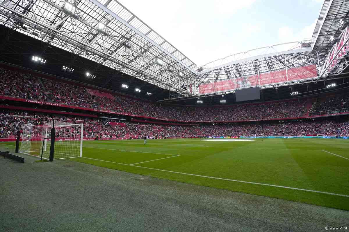 Ajax presenteert volledige technische staf van Míchel