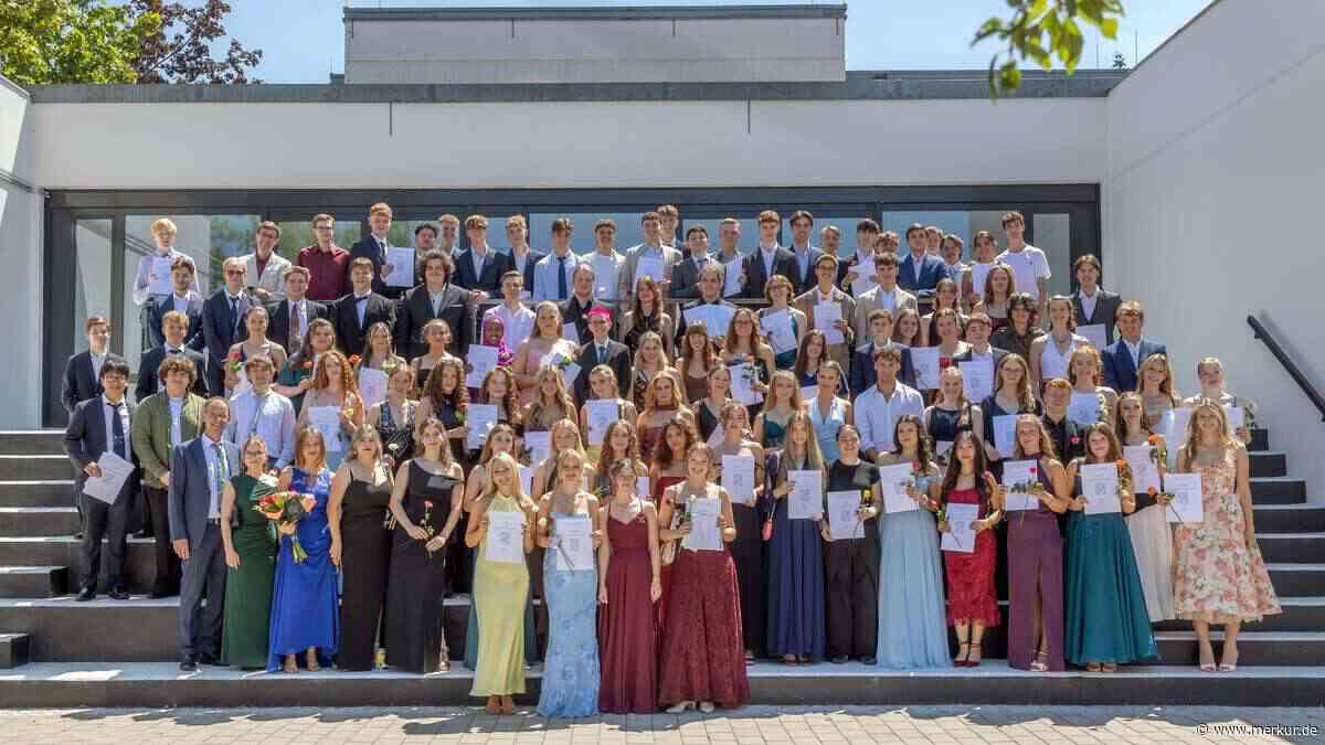 Abi-Zeugnisse mit Trinkpause: Max-Born-Gymnasium bringt ersten G9-Jahrgang durch
