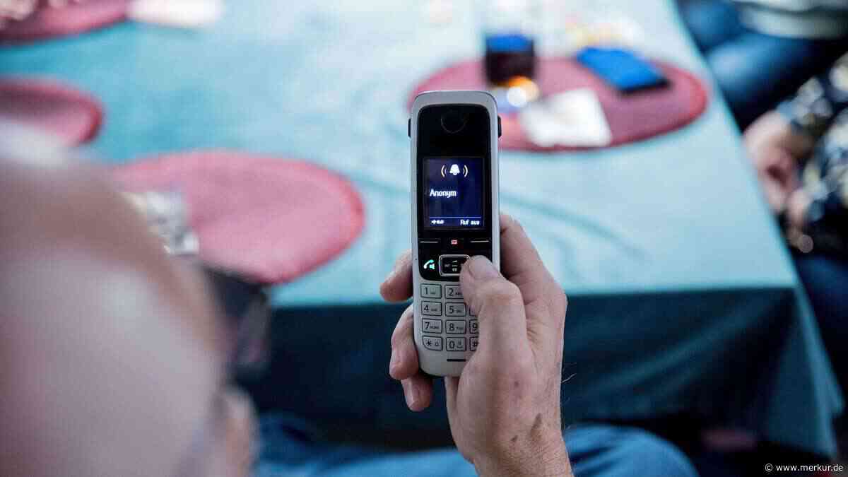Schockanruf: Seniorin übergibt Goldmünzen an falschen Polizisten