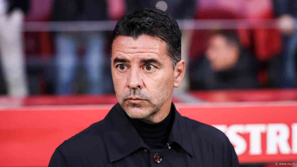Ajax-trainer Míchel krijgt Spaanse assistenten, Landzaat en Musampa moeten weg