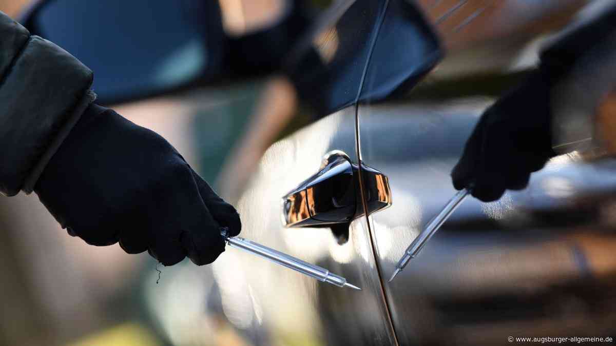 In der Tiefgarage zerkratzt: Unbekannte hinterlassen hohen Schaden an geparktem Mercedes