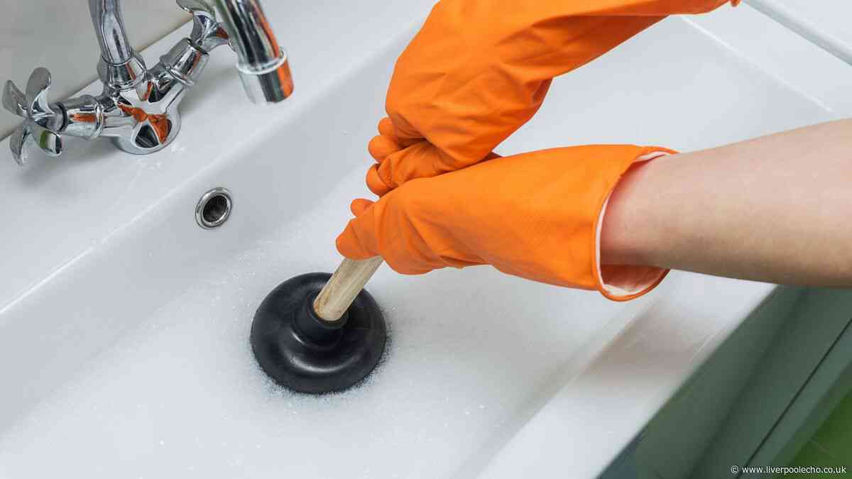 Unblock drains in 10 minutes by swapping vinegar and bicarb for better alternative