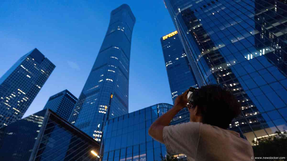 ’Klein vliegtuig raakt hoogste gebouw in Beijing’