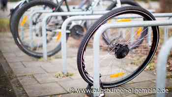 Teures Fahrrad aus Fahrradständer gestohlen