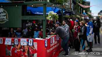 Restaurants push for Vancouver's Granville Street pedestrian zone to be made permanent