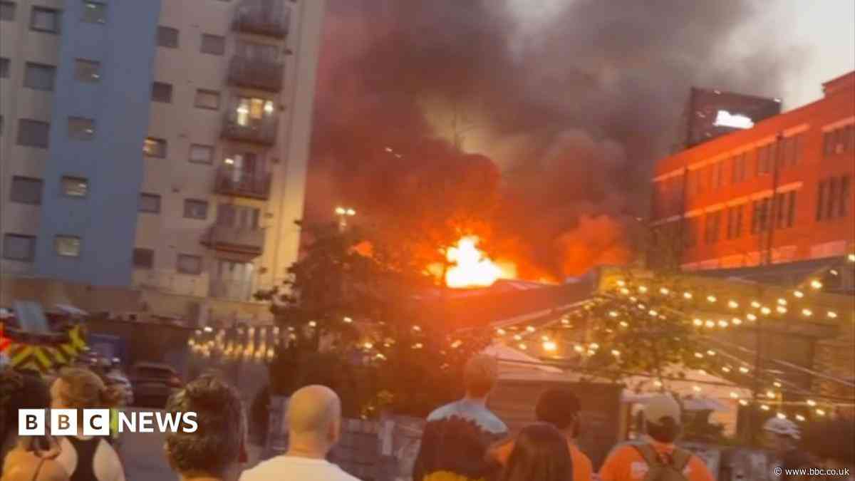 Fire breaks out at shop in Peckham