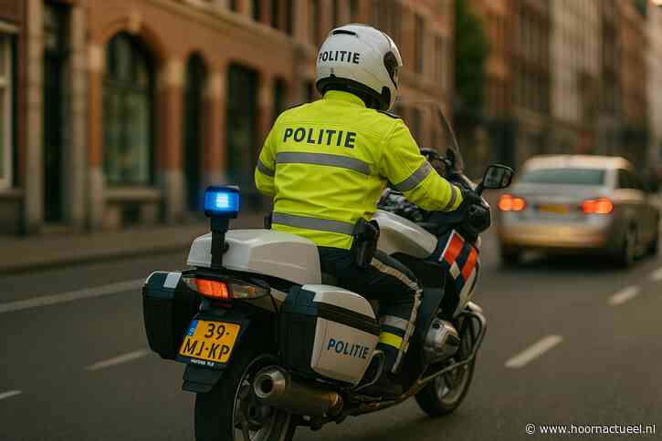 Politie pakt hennepkwekerijen in Noord-Holland